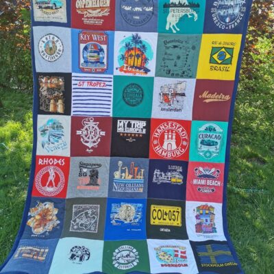 T-Shirtdecke als Patchworkdecke nähen lassen aus geliebten T-Shirts, College Shirts, Souvenir T-Shirts, Band T-Shirts und Sporttrikots.